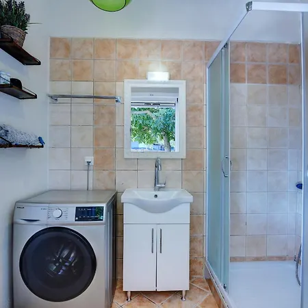 Ailanto Lygia (Lefkada)